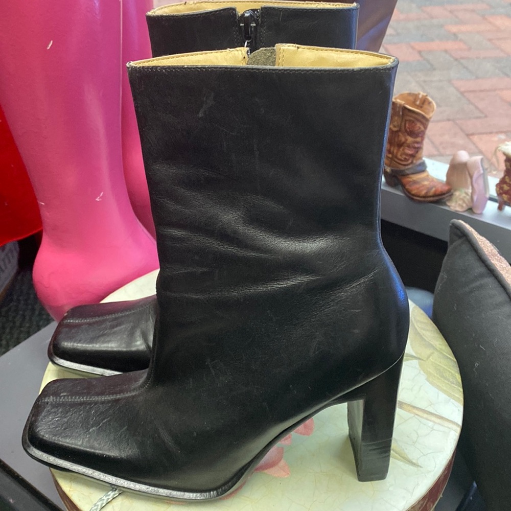 Steve Madden Heeled Boots VTG like new